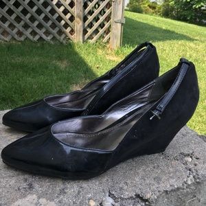 Adorable black wedges!